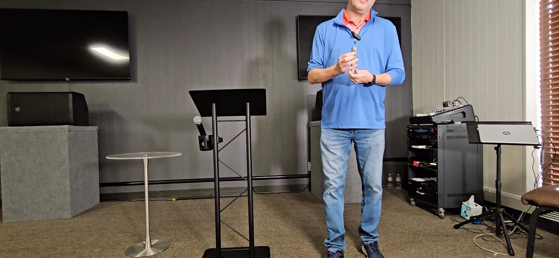 Step #30: Press the forward and back buttons to navigate through the presentation slides.