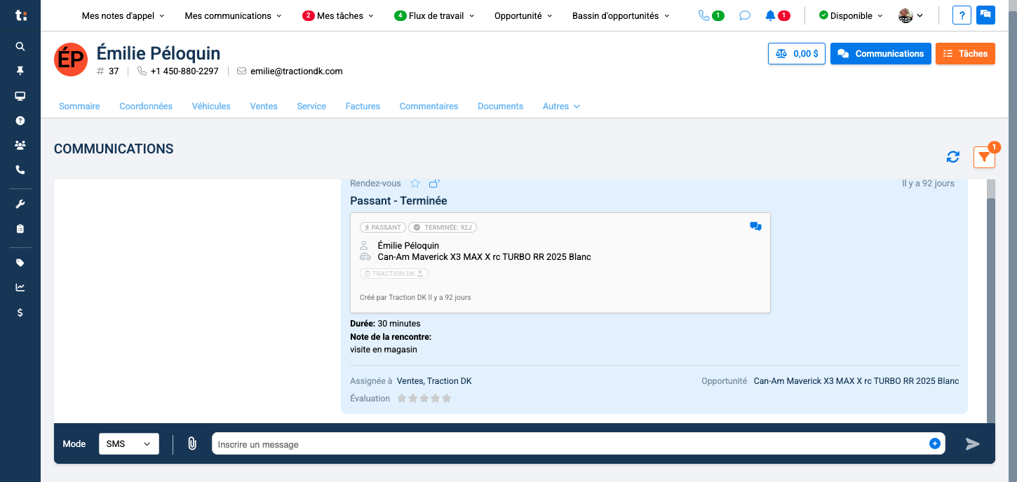Step #5: Dans l'interface de communication, choisissez d'abord si vous souhaitez envoyer un SMS ou un courriel en utilisant le menu déroulant.