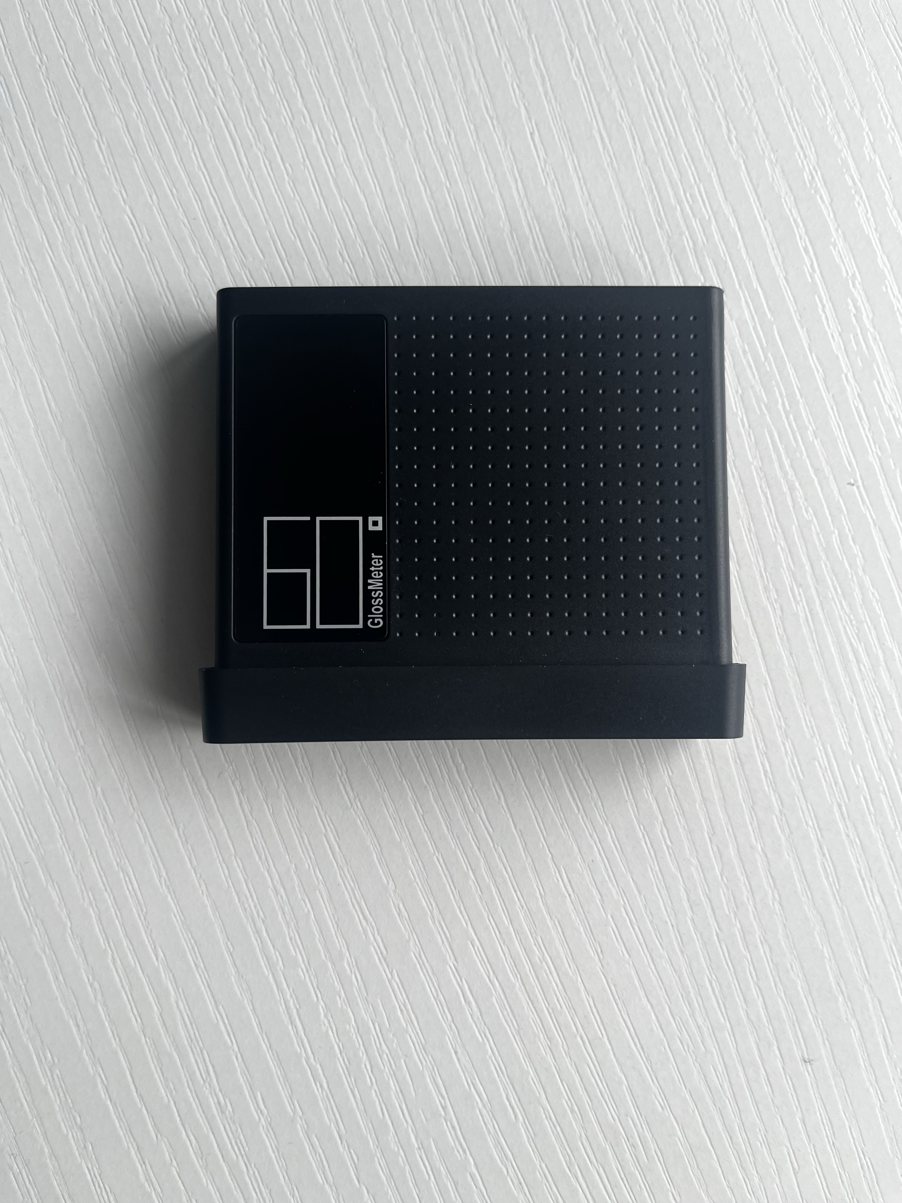 Step #1: Before starting, ensure the base panel is connected to the gloss reader, this is magnetic and should connect itself.